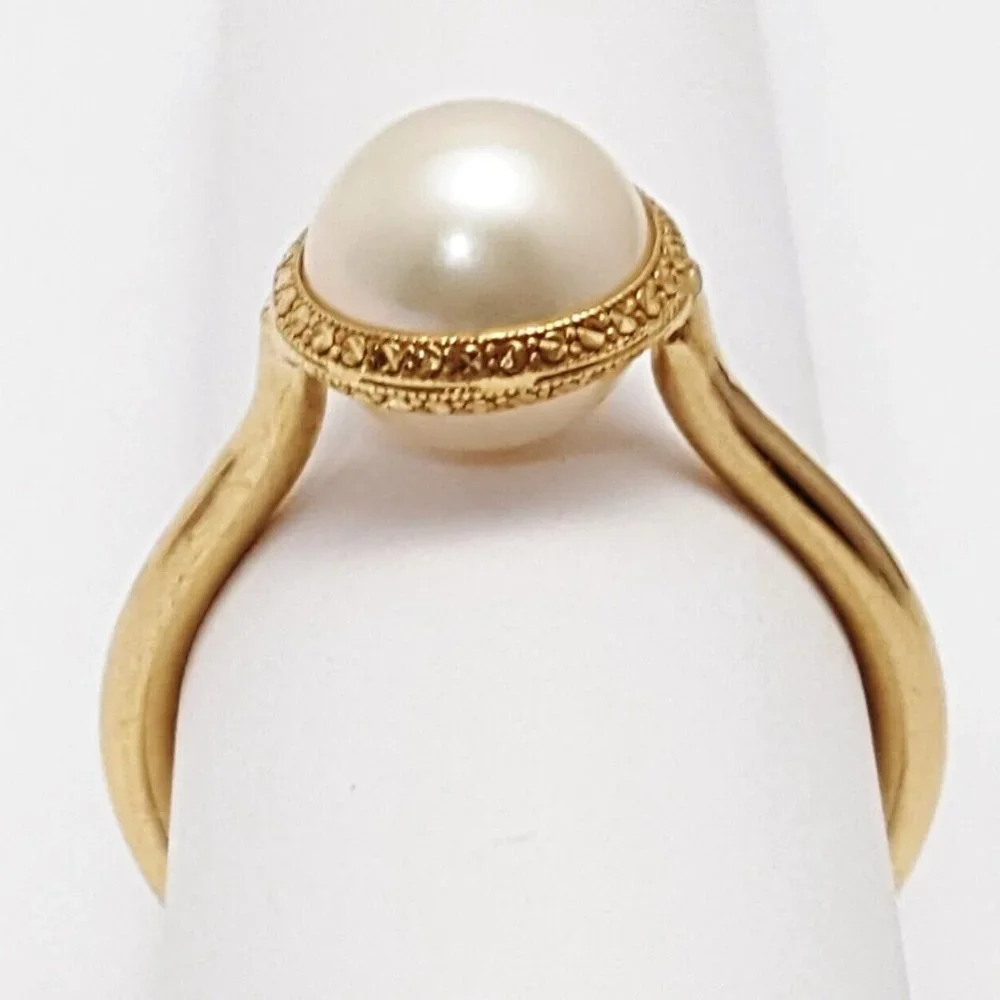 Beautiful 18K Karat Yellow Gold Designer Diamond Cut Pearl Ring - Size 10
